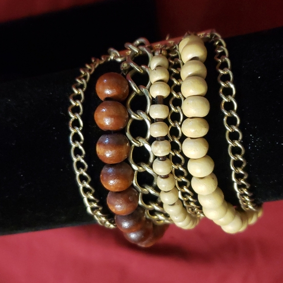 Gold toned and brown/tan beaded bracelet - Picture 5 of 6